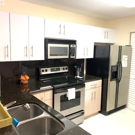 Ferienwohnung Renovated 2/2 Unit At Yacht Club/Aventura Exterior foto