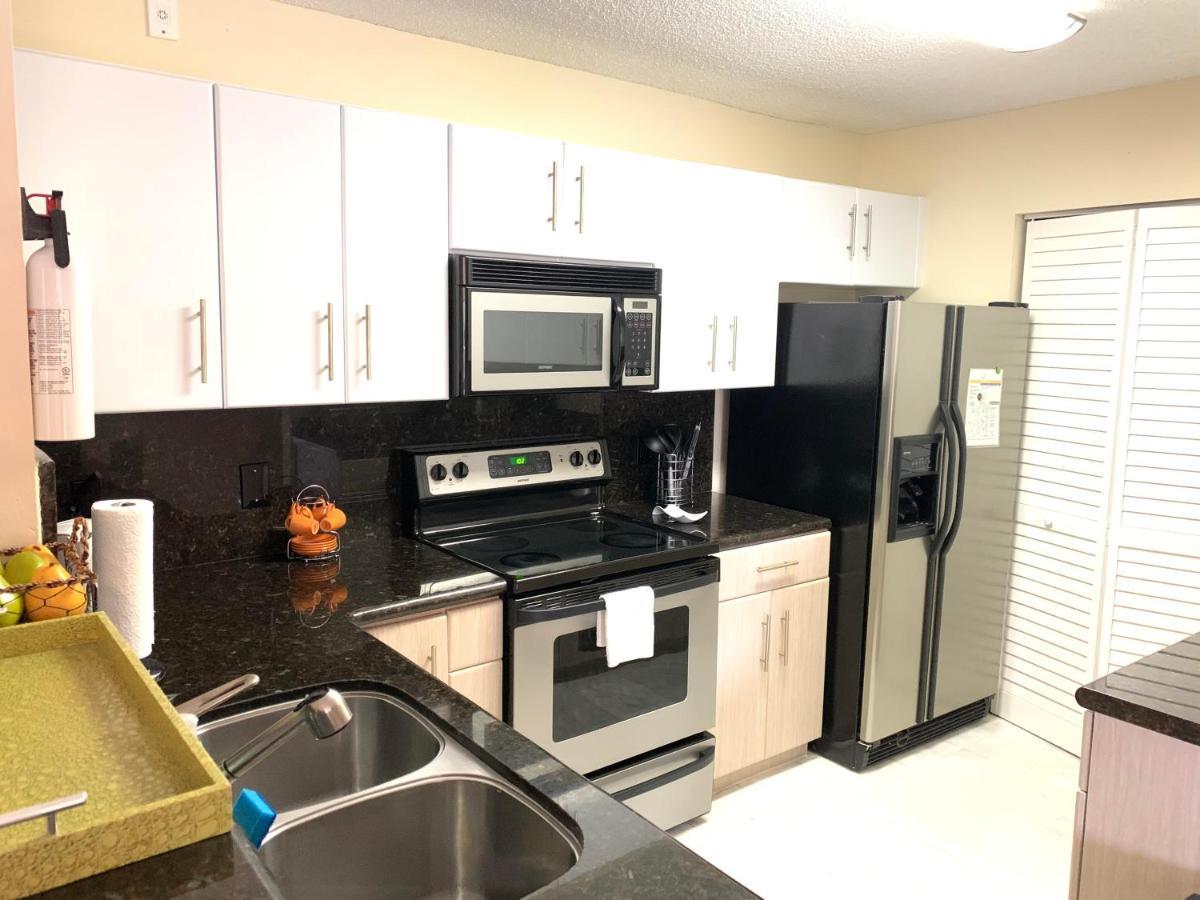 Ferienwohnung Renovated 2/2 Unit At Yacht Club/Aventura Exterior foto