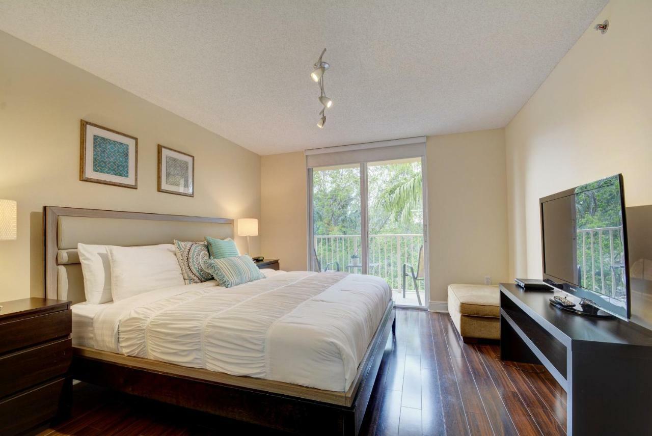 Ferienwohnung Renovated 2/2 Unit At Yacht Club/Aventura Exterior foto