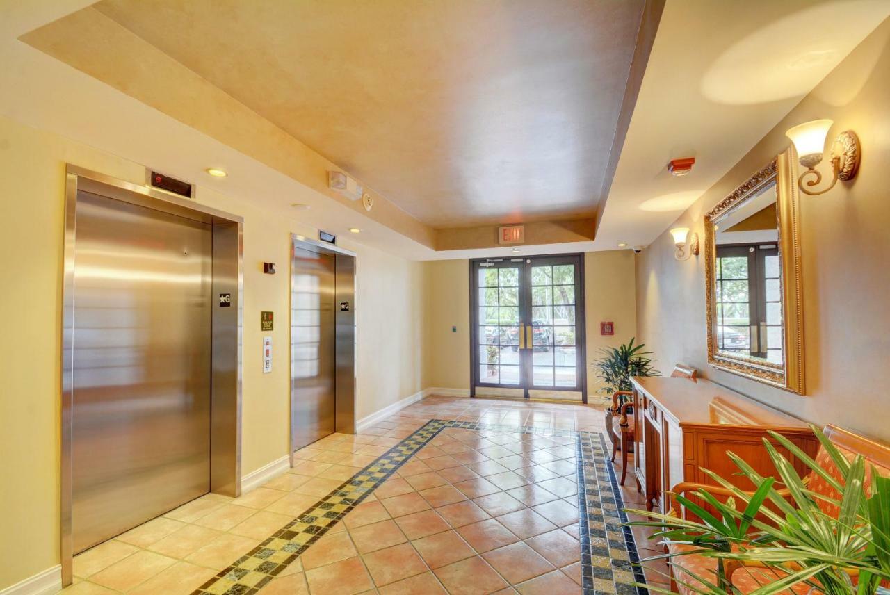 Ferienwohnung Renovated 2/2 Unit At Yacht Club/Aventura Exterior foto