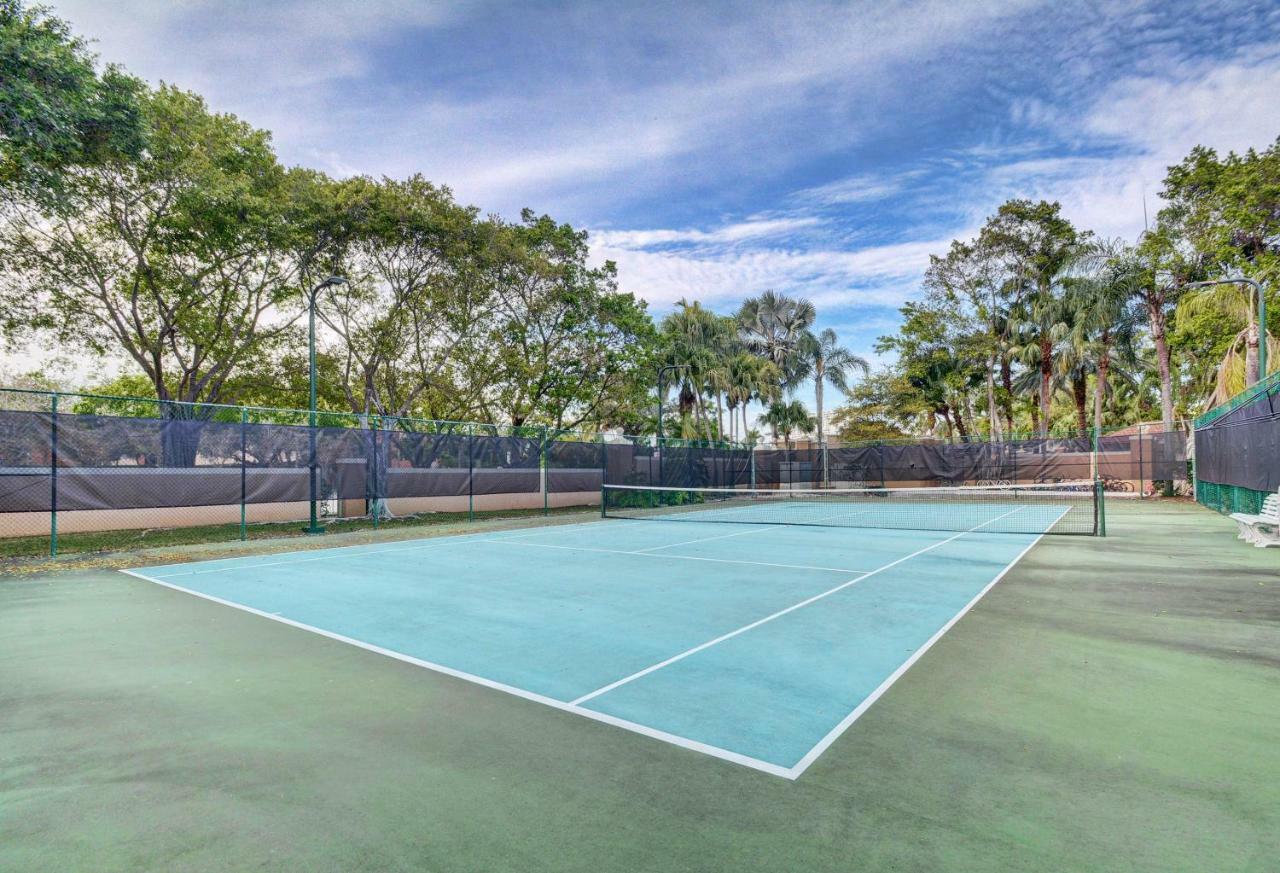 Ferienwohnung Renovated 2/2 Unit At Yacht Club/Aventura Exterior foto